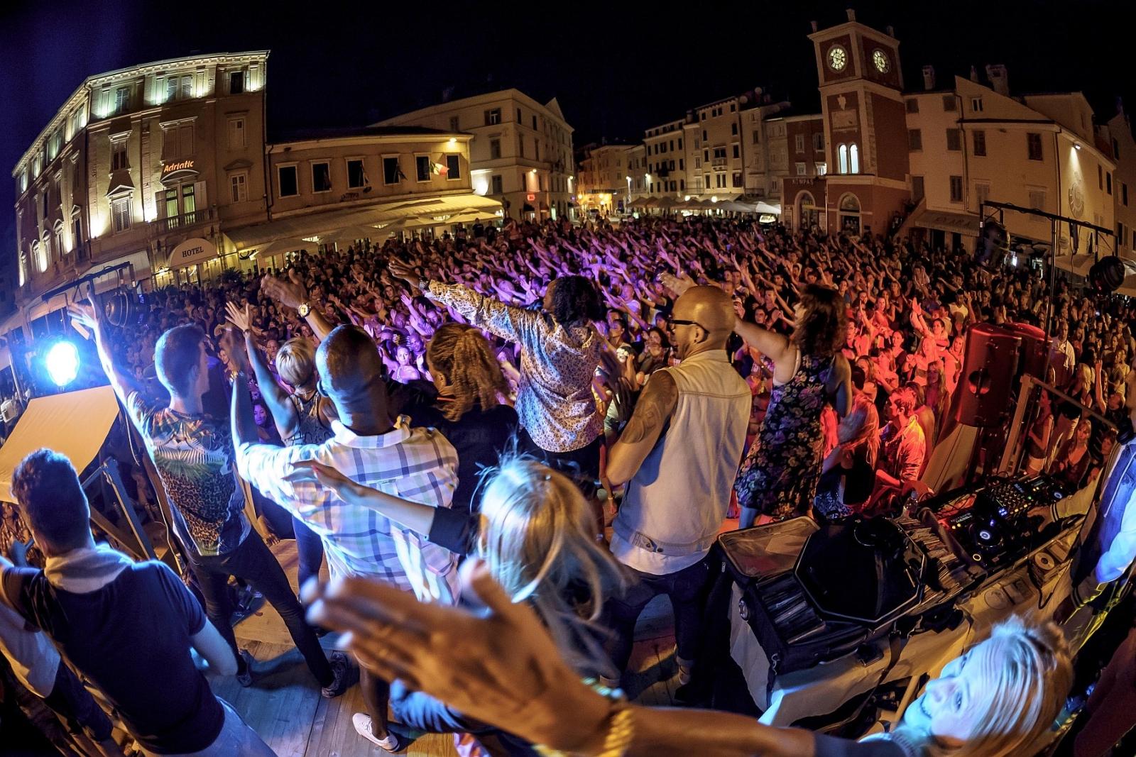 Dance points in the Town