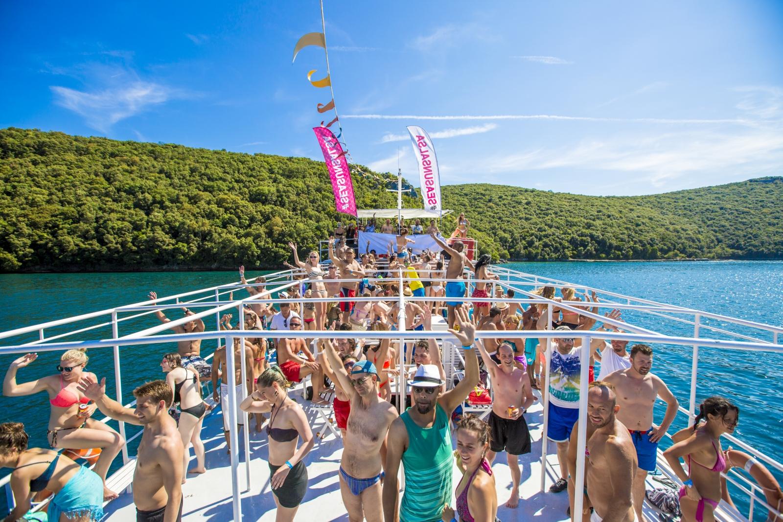 Salsa Party Boat