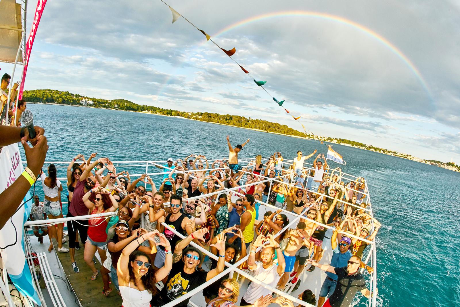 Love Cruise - Love is in the air