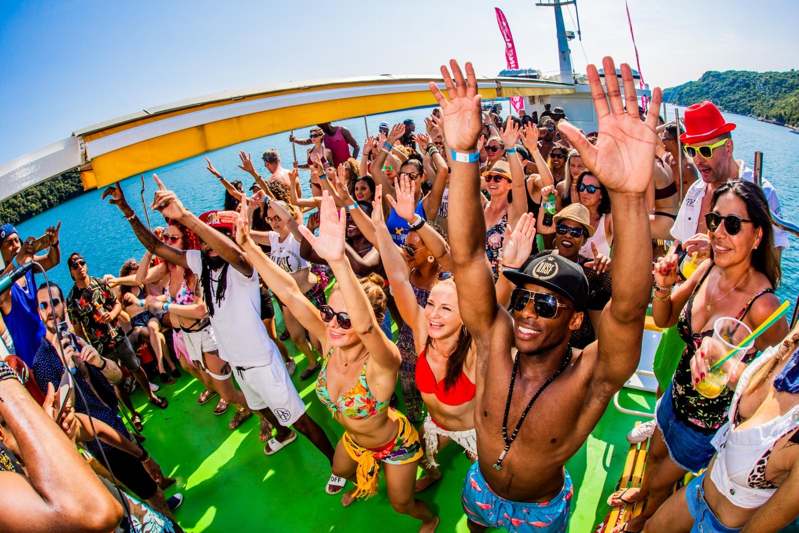 Sensual MIX Boat