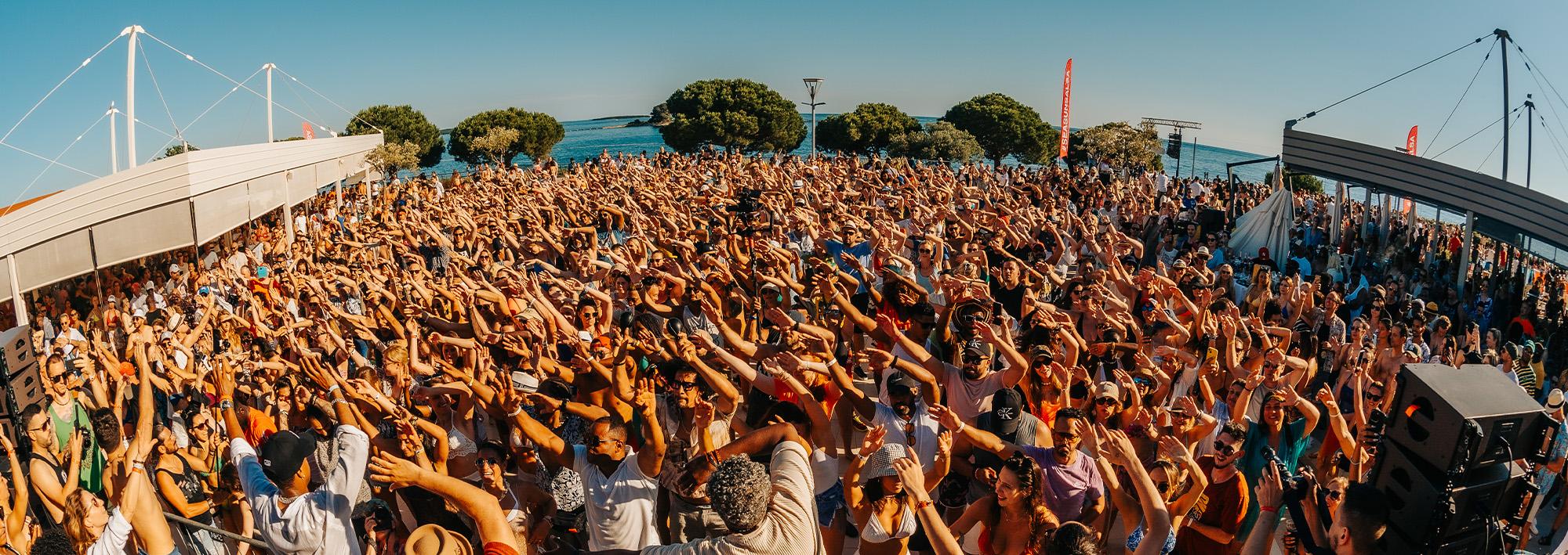 7 GRANDE POOL PARTY - banner