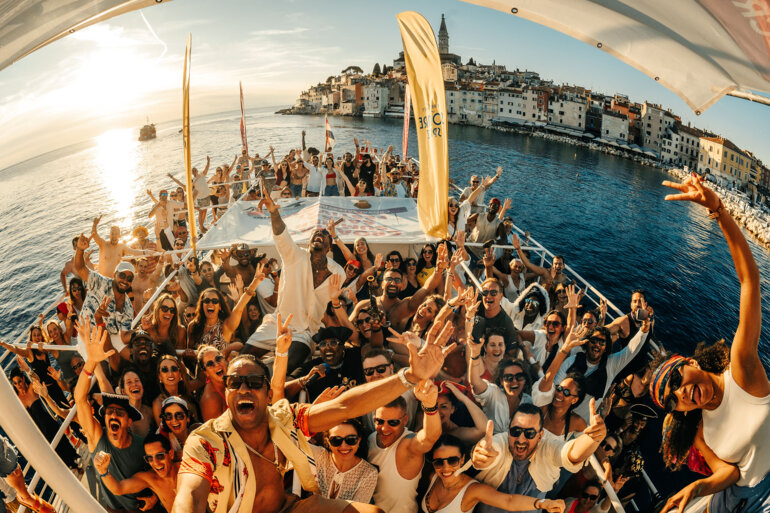 BOAT PARTIES