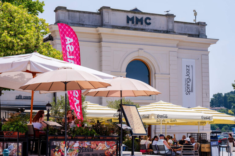 Multimedia Center (MMC)